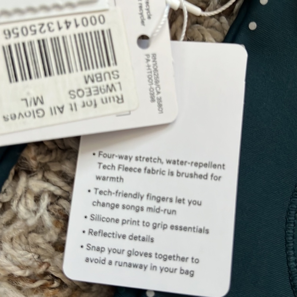 Lululemon Women's Run for It All Gloves 
Tech NWT Size M/L - Picture 8 of 12